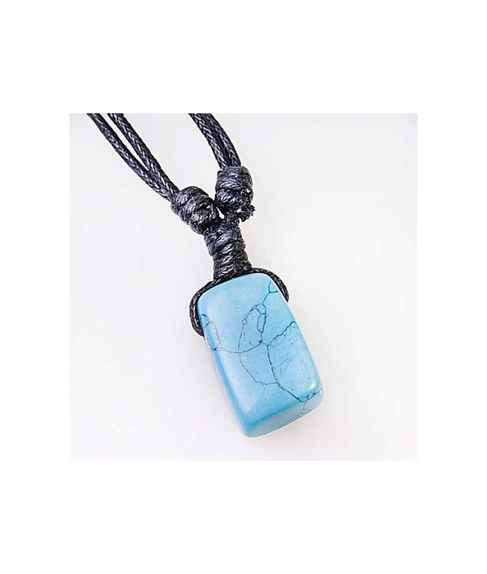 Colgante de Rodada de Turquenita 20 mm. aprox. junto con cordón.
Presentado de forma individual con cartón informativo.