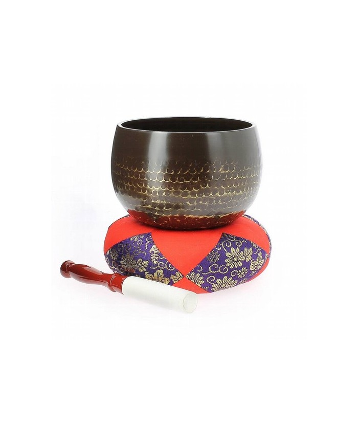 Campana de bronce negro usada en templos zen. 
Conjunto con mazo y cojín brocado. 

Escuchando la campana, siento que mis a