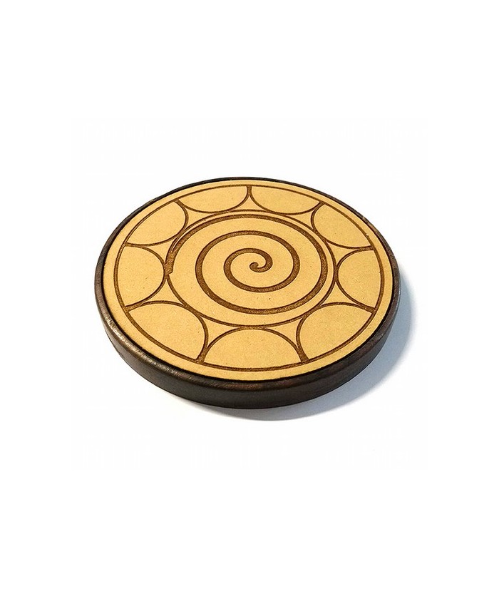 
Parrilla de madera para Cristales.

Motivo espiral.

Base para ordenar y agrupar los cristales con la idea de canalizar l