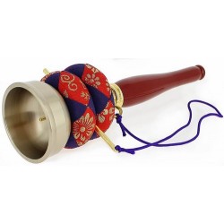 El in-kin forma parte de los instrumentos Zen. Está compuesto por una pequeña campana y una baqueta metálica unida con un cordó