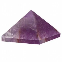 Amatista pulida y tallada en forma de pirámide procedente de Brasil.
Medida: 10-20mm