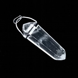 Colgante basculante en punta biterminada de Cristal de Roca. 

Medida: 3cm x 1cm apróximadamente.

Metal: Rodio