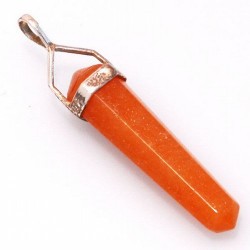 Colgante Punta Biterminada de Aventurina Roja de de aprox. 30 mm. de longitud. Con engarce fijo en plata.
El colgante se sirve