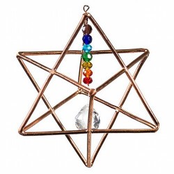 Merkaba con cristales de los 7 chakras.

Para suspender se vende con cable de suspensión.

La estrella Merkaba representa l
