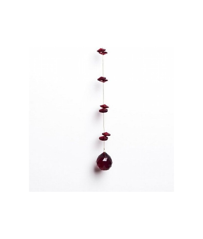 Tira de feng shui con bola de 30mm en cristal roja acompañada de pequeños petalos.

En el feng Shui, las bolas de cristal se 