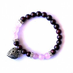 Pulsera de granate y cuarzo rosa en bola de 8 mm. con amuleto colgante de corazón y detalles de circonitas.