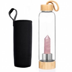 Botella de vidrio con una punta de Cuarzo Rosa en su interior bien sujeta a la base.

Tapón de rosca de madera con un enganch