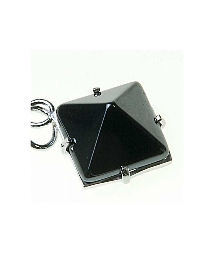 Colgante Pirámide Hematite con engarce en plata rodeando La Pirámide.
Medidas: 12mm x 12mm
Viene presentado en bolsita indivi