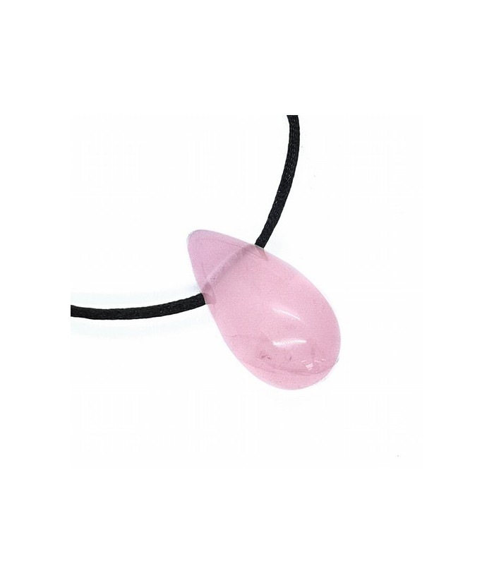 Colgante de Cuarzo Rosa, totalmente pulido y  en forma de lágrima perforado para poder pasar un hilo de seda o algodón.

Medi