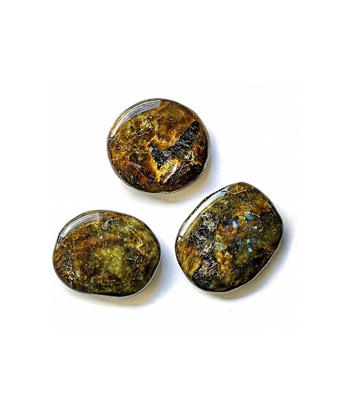 Rodado plano para Chakra de Labradorita.

Chakra significa "rueda" en Sánscrito. Este término se utiliza para denominar los c