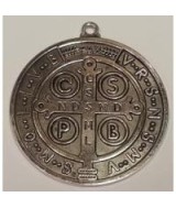 AMULETO San Benito
Este amuleto reproduce fielmente las antiguas medallas de San Benito donde aparece, rodeando la figura del 