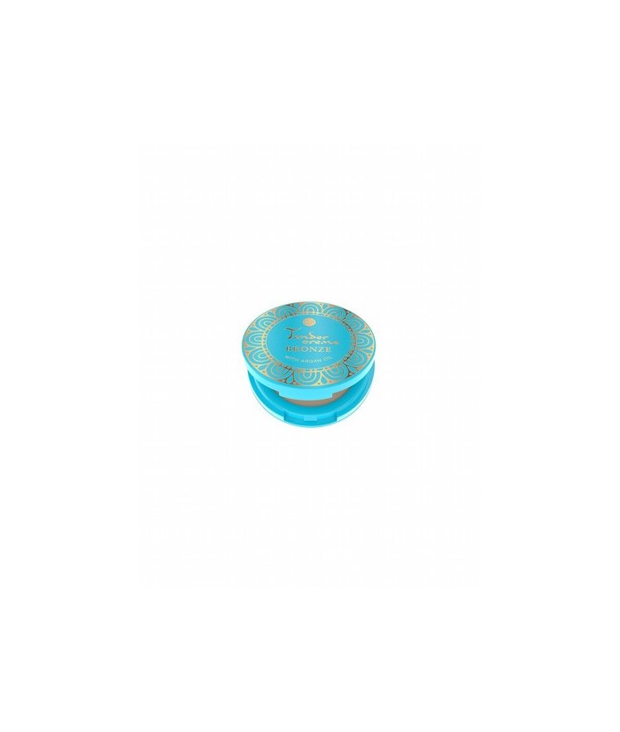 Bronceador facial en un cómodo formato cremoso. Ideal para realzar el bronceado sutilmente así como para contornear y conseguir