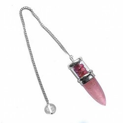 Péndulo de plata con la punta en cuarzo rosa y rubí en piedra chip. 

Tamaño punta cuarzo rosa: 25x10mm