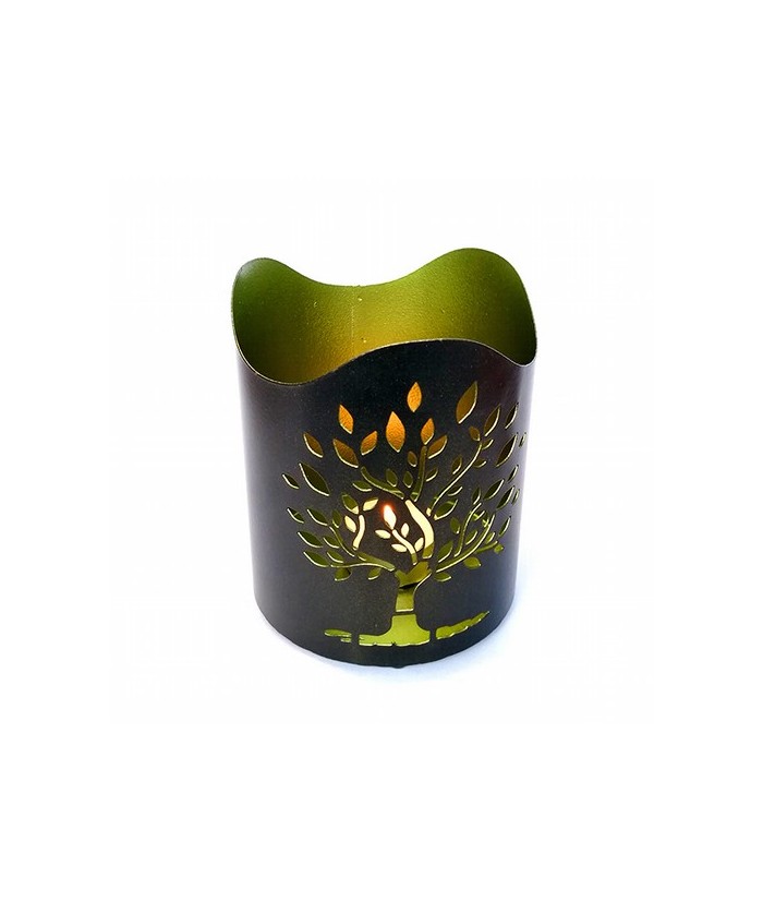 Portavelas metálico.

Medida: Ø10 cm. x 12 cm. alto

Color interior: Verde

Color Exterior: Negro