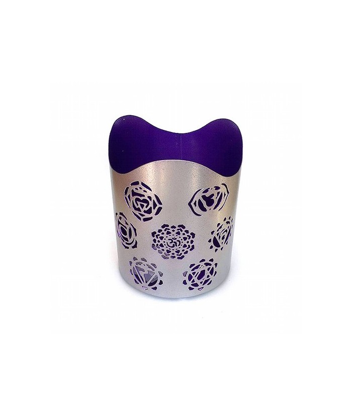 Portavelas en aluminio  con símbolo de los 7 chakras tallados.

Medida: Ø10 cm. x 12 cm. alto

Color interior: Morado

Co
