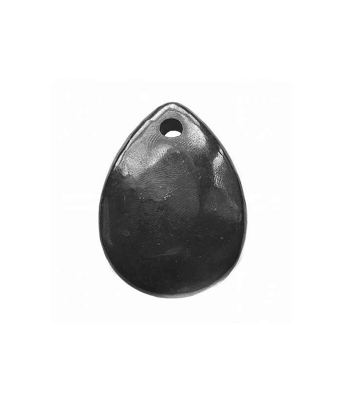 Colgante de shungita en forma de lágrima.

Incluye cordón de seda negro 

Medida: 50x35mm

Medida del cordón: 60cms