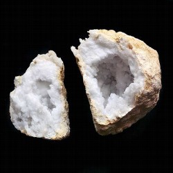 Geoda de Cuarzo.
Procedencia: MARRUECOS
Tamaño: 15-18cm
SE VENDE LA GEODA COMPLETA EN 2 PARTES