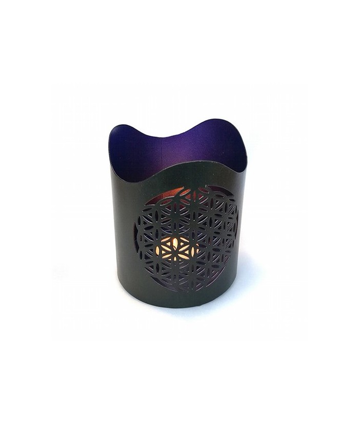 Portavelas metálico.

Medida: Ø10 cm. x 12 cm. alto

Color interior: Lila

Color Exterior: Negro