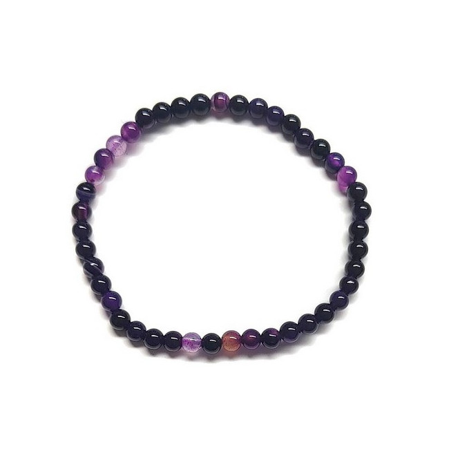 Pulsera elástica muy fina compuesta de cuentas de ágata de 4 mm de diámetro.

Presentado en una lámina de cartón que muestra 