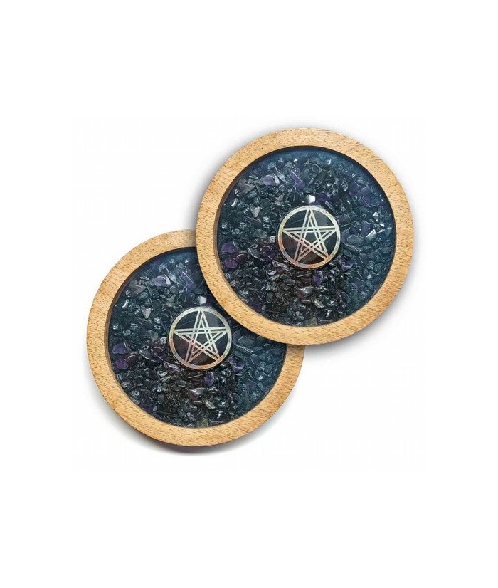 Set de 2 posavasos de madera con sobre de cristal con símbolo del Pentáculo y minerales de Turmalina Negra y Amatista.

Tamañ