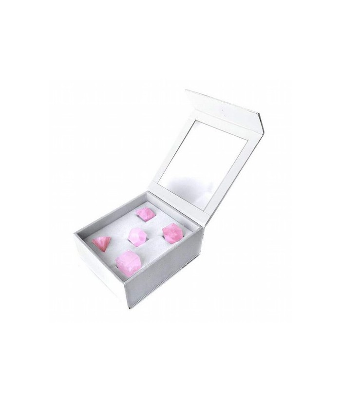 Estuche de cartón contiene 5 poliedros de Platón de Cuarzo Rosa

Medidas de las piezas: 10-15 mm aprox.

Medidas del estuch