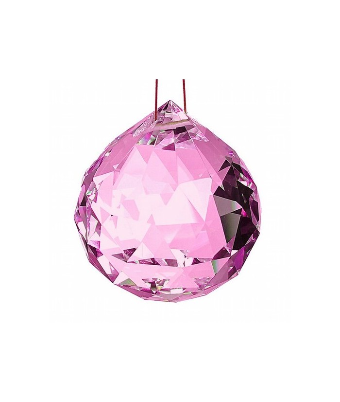 Bola facetada de cristal ROSA de 40 mm. de diametro.

Engarzada en hilo rojo.

En el feng Shui, las bolas de cristal se uti