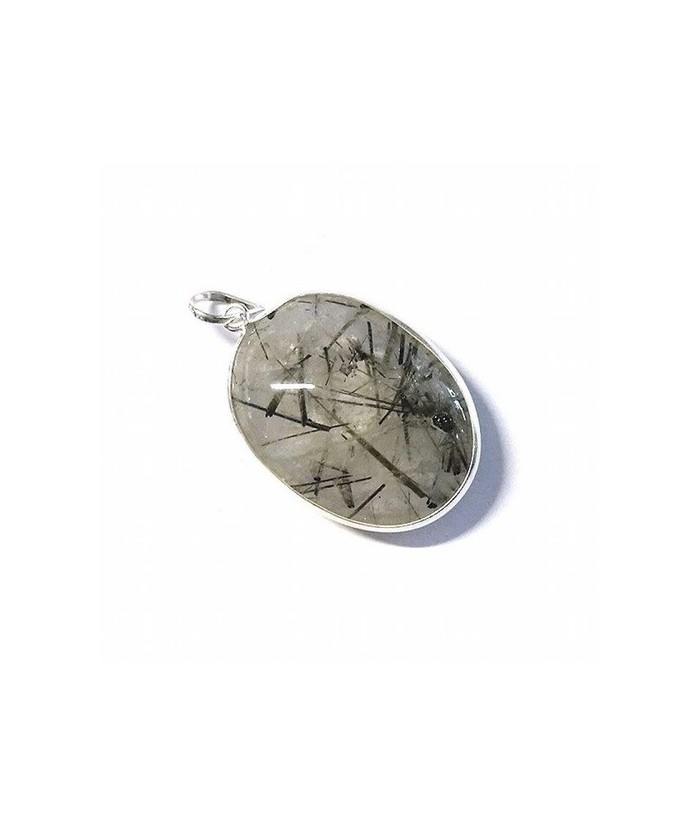 Colgante de Cuarzo Rutilado con Turmalina en forma de óvalo, bordeado y engarzado en plata.

Tamaño: 3 x 2,5 cm aprox.