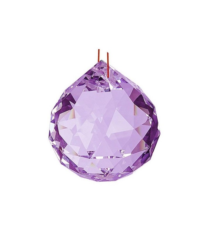 Bola facetada de cristal PURPURA de 30 mm. de diametro.
Engarzada en hilo rojo.

En el feng Shui, las bolas de cristal se ut