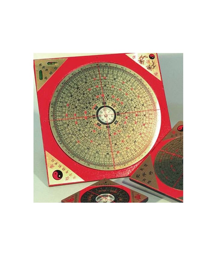 Brújula para feng shui de madera.

Medidas: 20 cm. x 20 cm.

Su nombre en la cultura china es conocido como Luopan. Es un i