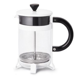 Este tipo de cafetera también se conoce como prensa francesa y es igualmente adecuada para preparar café y té. El café en polvo