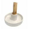 Diámetro: 10,50 cm

Altura: 5cm

Diámetro del hogar: 3,50 cm

Material: Cerámica

color blanco