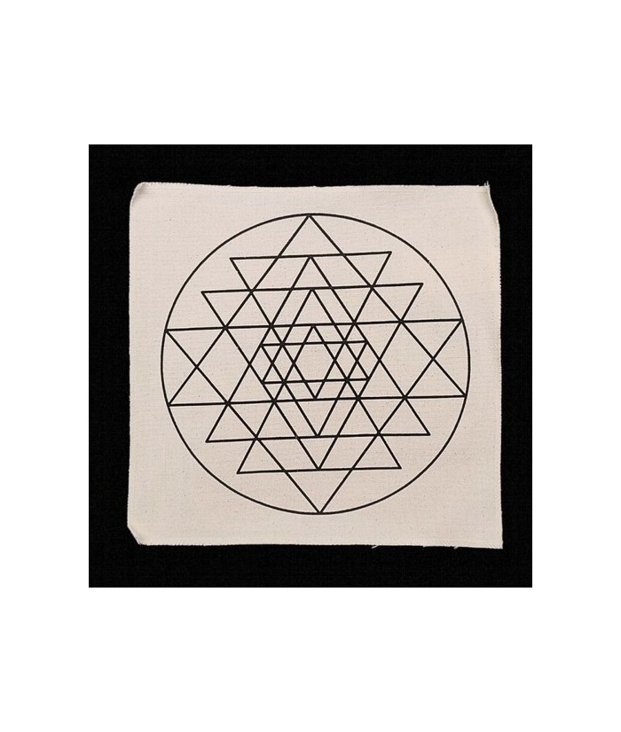 Tapete 100% de algodón natural con motivo Sri Yantra.

Medida: 30 x 30 cm
