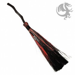 Escoba con símbolo Dragón y bolitas decorativas del mineral Granate

Tamaño: 50 cm aprox.
