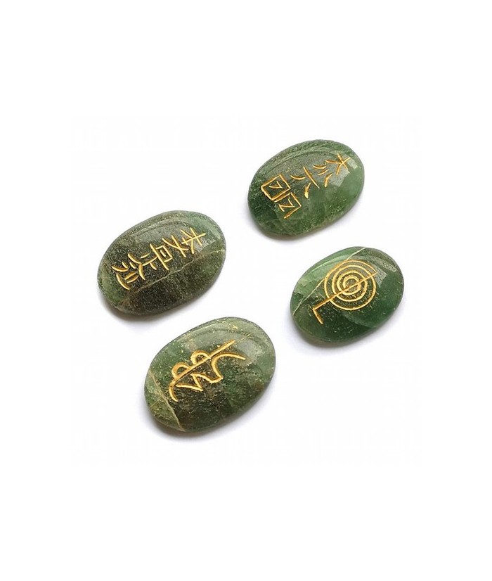Juego de cuatro piezas para Reiki de Cuarzo Verde en forma plana para los chakras.

Tamaño de los rodados 35x25mm aproximadam
