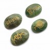 Juego de cuatro piezas para Reiki de Cuarzo Verde en forma plana para los chakras.

Tamaño de los rodados 35x25mm aproximadam