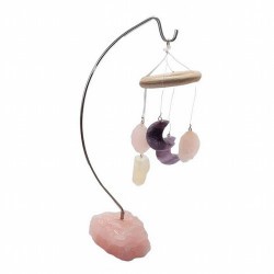 Móvil de viento en base de Cuarzo Rosa.

Carillón de viento / Campanilla de mesa con adornos de Amatista en forma de media lu