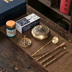 "Xiang dao", que significa "Camino del Incienso", se refiere al arte tradicional chino del incienso. Es una práctica centrada e