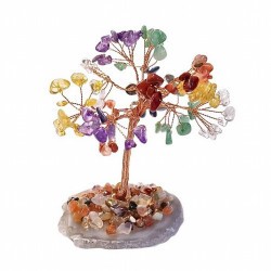 Árbol compuesto de 110 piedras chip (aprox.) de Chakras (de 0,5 a 1 cm). Piedras variadas: amatista, citrino, carneola, cristal