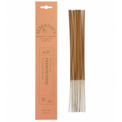 Incienso de iglesia: aroma purificador, generoso y reconfortante.

Pura fragrancia con aceites naturales
La colección Herb &