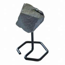 Hematite en base de metal de 4mm de grosor.

Origen: Brasil

Altura: 12 cm aprox.
