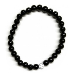 Pulsera de Ónix( bolas de 6mm) con símbolo de trébol plateado.

En goma elástica.

Tarjeta exclusiva en 3 idiomas.