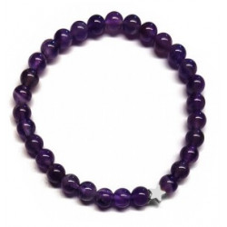 Pulsera de Amatista (bolas de 6mm) con símbolo de estrella plateada.

En goma elástica.

Tarjeta exclusiva en 3 idiomas.