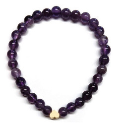Pulsera de Amatista (bolas de 6mm) con símbolo de corazón dorado.

En goma elástica.

Tarjeta exclusiva en 3 idiomas