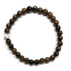 Pulsera de Ojo de Tigre (bolas de 6mm) con símbolo de trébol plateado.

En goma elástica.

Tarjeta exclusiva en 3 idiomas.