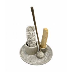 Usos: Palo santo, atado de salvia, conos de incienso, barritas de incienso y bombitas.


Diámetro: 13 cm


Altura: 4,8 cm