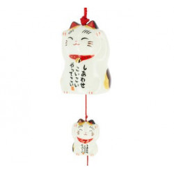 Estas campanitas se cuelgan tradicionalmente durante los días calurosos del verano japonés porque su sonido refrescante alivia.
