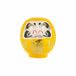Daruma, Daruma: hago un propósito y te pinto un ojo. Cuando lo haya cumplido, te pintaré el otro.
Siguiendo la tradición, las 