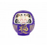 Daruma, Daruma: hago un propósito y te pinto un ojo. Cuando lo haya cumplido, te pintaré el otro.
Siguiendo la tradición, la