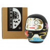 Para los japoneses, tanto daruma como el monte Fuji son símbolos espirituales, budista uno y sintoísta el otro. En esta figurit