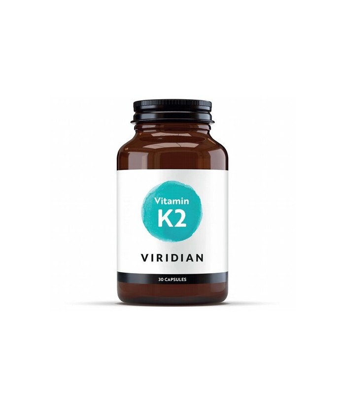 Hay tres tipos de vitamina K: la K1 se obtiene de los alimentos, la K2 es producida por bacterias intestinales y la K3 es una f